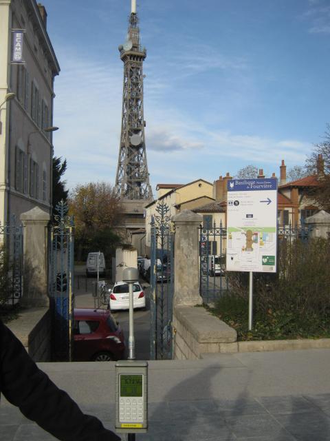 Antenne relais hertzienne en ville