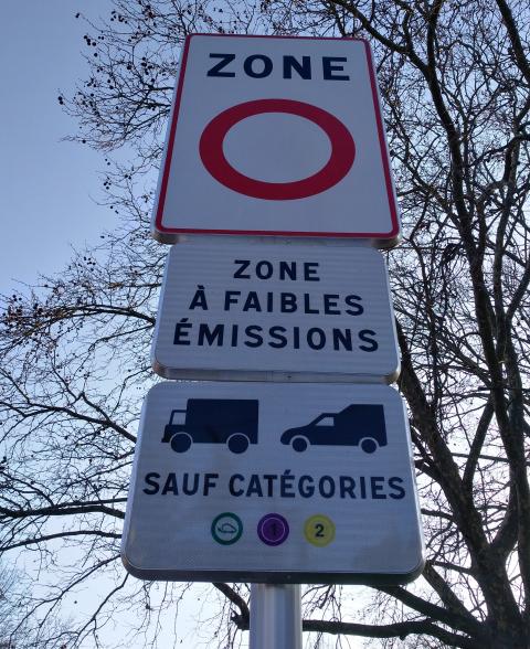 panneau zone à faibles émissions à Lyon 